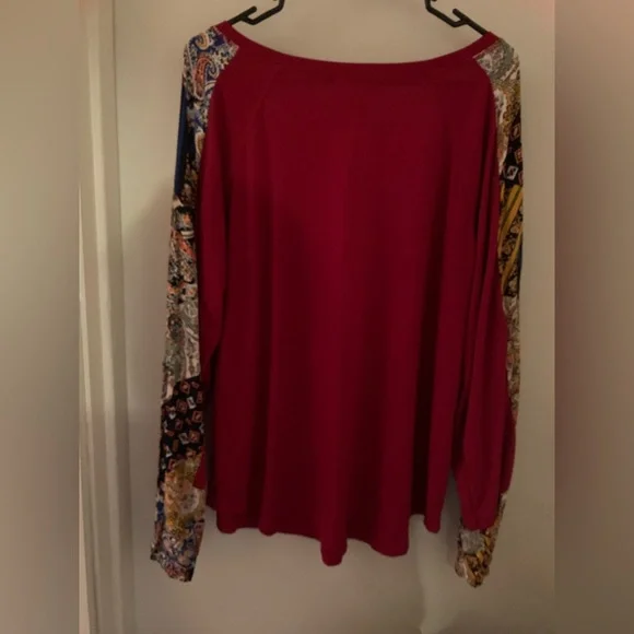 NWT BEYOVE - WMS TOP LONG SLEEVES V NECK size large - Picture 2 of 14